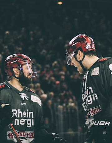 Zwei Spieler vom KEC bei einem Heimspiel